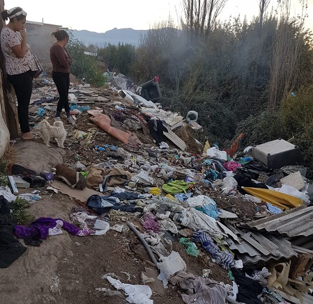 LA LIMPIEZA DE CANALES MUESTRA LOS EFECTOS DE LA CULTURA DE LA BASURA EN LOS CANALES DE RIEGO